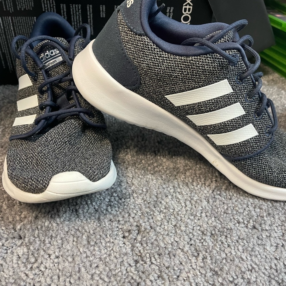 Adidas Cloudfoam sneakers size 7.5